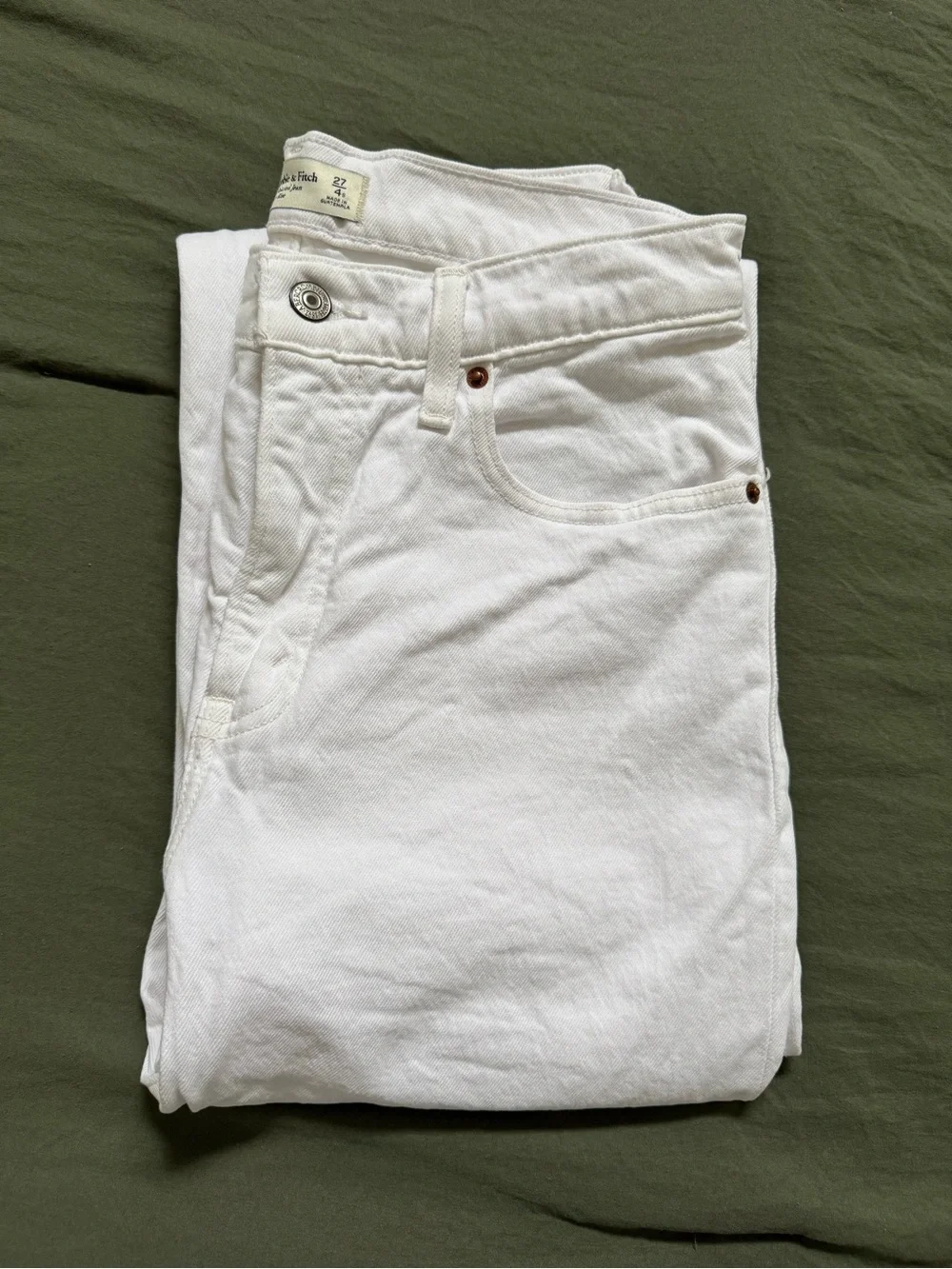 Abercrombie & Fitch High Rise 90s Relaxed Raw Hem Jean - Picture 4 of 4